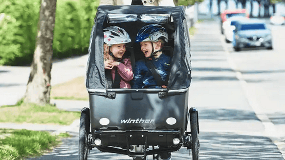 Lastenrad und Kind