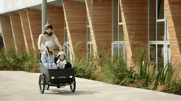 Lastenrad und Kind