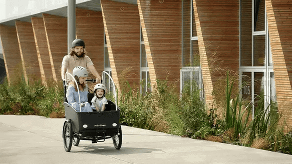 Lastenrad und Kind